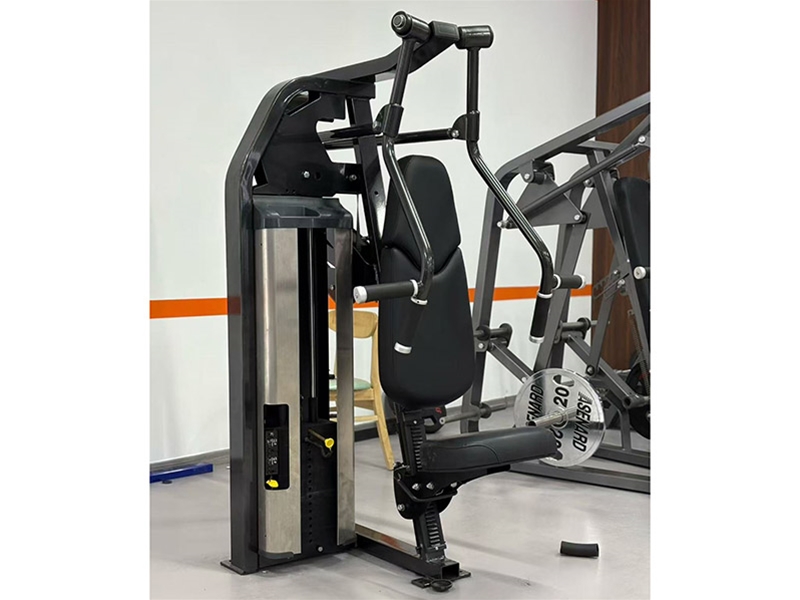 坐式推胸训练器