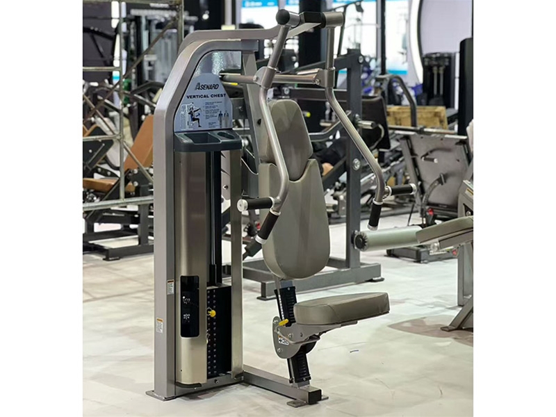 坐式推胸训练器